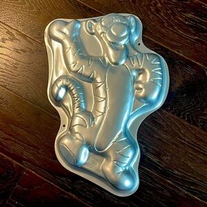 Wilton Disney Tigger the Tiger Birthday Aluminum Cake Pan 2105-3001 Vintage